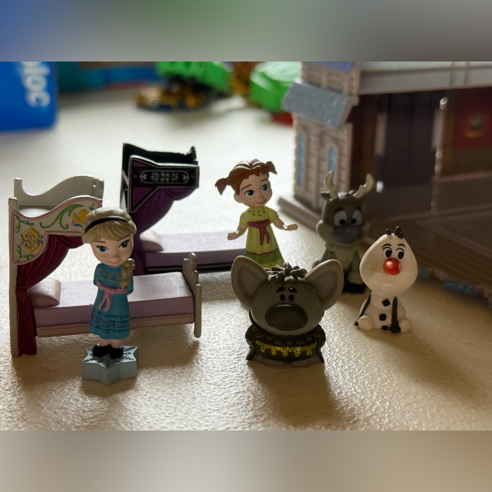 Frozen toy set